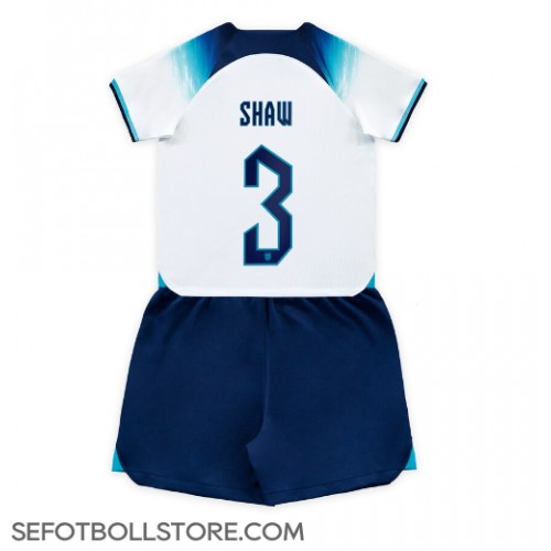 England Luke Shaw #3 Replika babykläder Hemmaställ Barn VM 2022 Kortärmad (+ korta byxor)